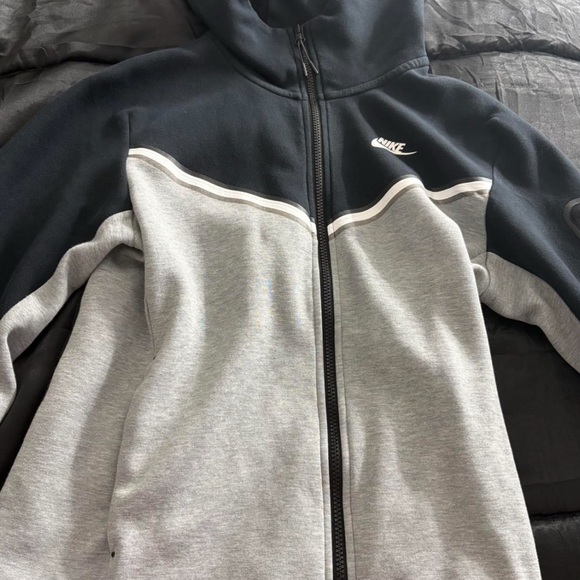 Nike Black Full-Zip Hoodie - Picture 1 of 3